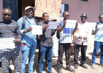 Guinée: les journalistes licenciés de la radio Nostalgie FM exigent le paiement de leurs salaires à travers un sit-in