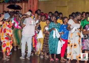 Guinée: Falibra Group célèbre le 67ᵉ anniversaire de l’indépendance en offrant 5 000 T-shirts et casquettes à la population