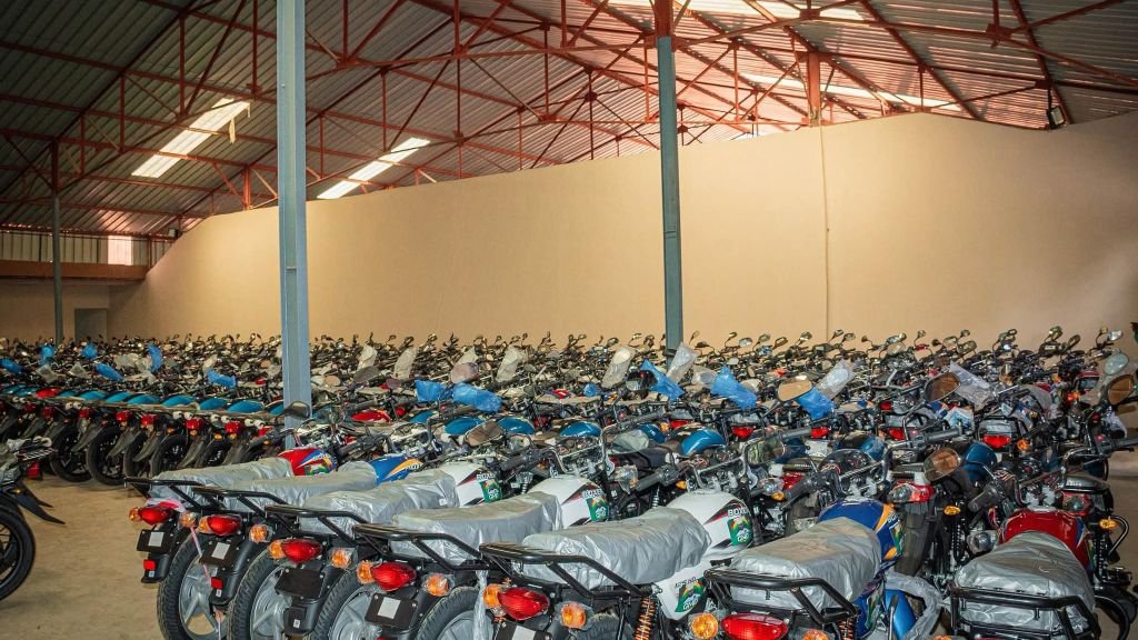 MEPU-A : Arrivée à Conakry d’un premier lot de 500 motocyclettes destinées aux enseignants des zones reculées 3 3eme