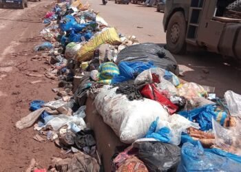 Conakry_Insalubrité: des ordures envahissent le trottoir du marché de Sonfonia