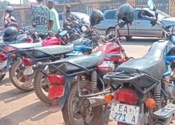 Permis moto obligatoire: des conducteurs de taxi-motos expriment leurs inquiétudes