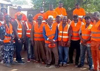 LONG SOUMED GUINÉE s&rsquo;engage dans le ramassage des ordures dans les secteurs Misra et Carreaux