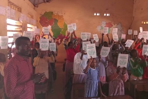 Saramoussaya : un nouveau souffle pour l’éducation grâce au don de manuels scolaires