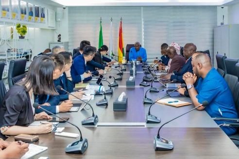 Guinée : une délégation d’investisseurs chinois reçue par le Premier ministre Amadou Oury Bah