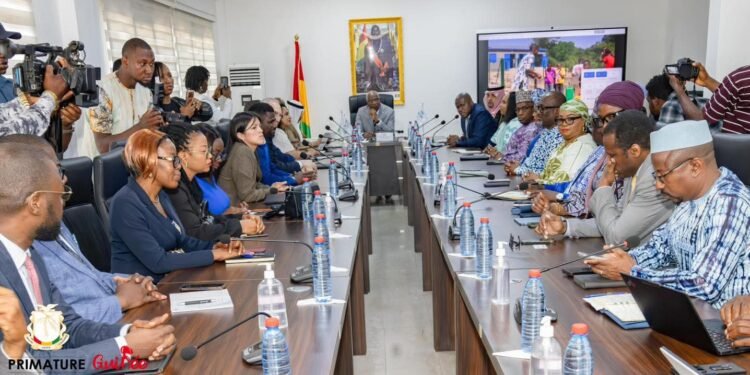 Renforcement de la coopération économique : le Premier ministre s’entretient avec une délégation conjointe de la BADEA, du Fonds de l’OPEP et de Shelter Afrique