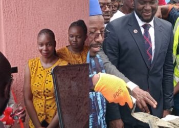 Guinée/Urbanisation : le Premier ministre réceptionne 280 nouveaux logements sociaux et pose la première pierre de 925 autres