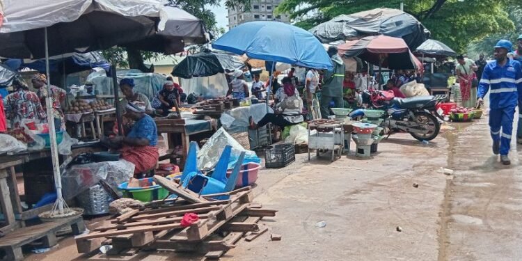Conakry : des vendeuses du marché Coronthie entre difficultés et insécurité