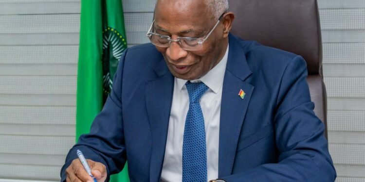 Football : le Premier ministre officialise la candidature de la Guinée à l’organisation des CAN 2032 et 2036