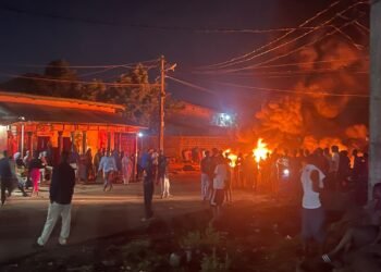 Kiroty : des citoyens manifestent sur la route contre le manque d’électricité