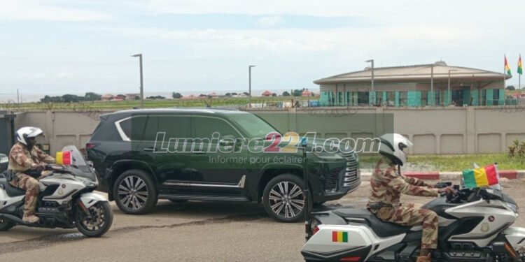 Guinée : le président Mamadi Doumbouya regagne Conakry après une visite d’État en Côte d’Ivoire
