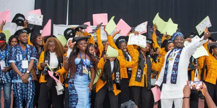 Centre de formation Saran Couture : les apprenantes de la première promotion reçoivent leurs diplômes