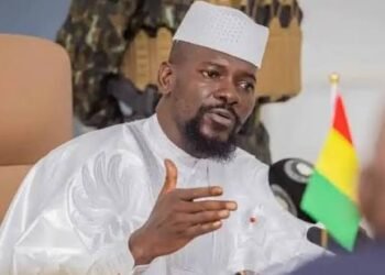 Guinée : le président Mamadi Doumbouya gracie 312 détenus