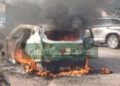 Conakry : un véhicule prend feu au carrefour Concasseur