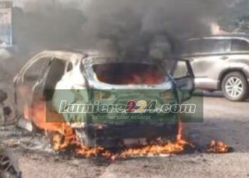 Conakry : un véhicule prend feu au carrefour Concasseur