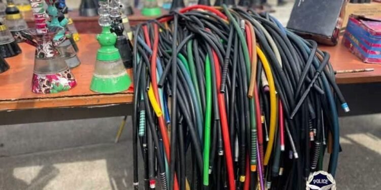 Ratissage contre la chicha : 4 000 cartons d’accessoires saisis et 37 personnes interpellées à Dixinn